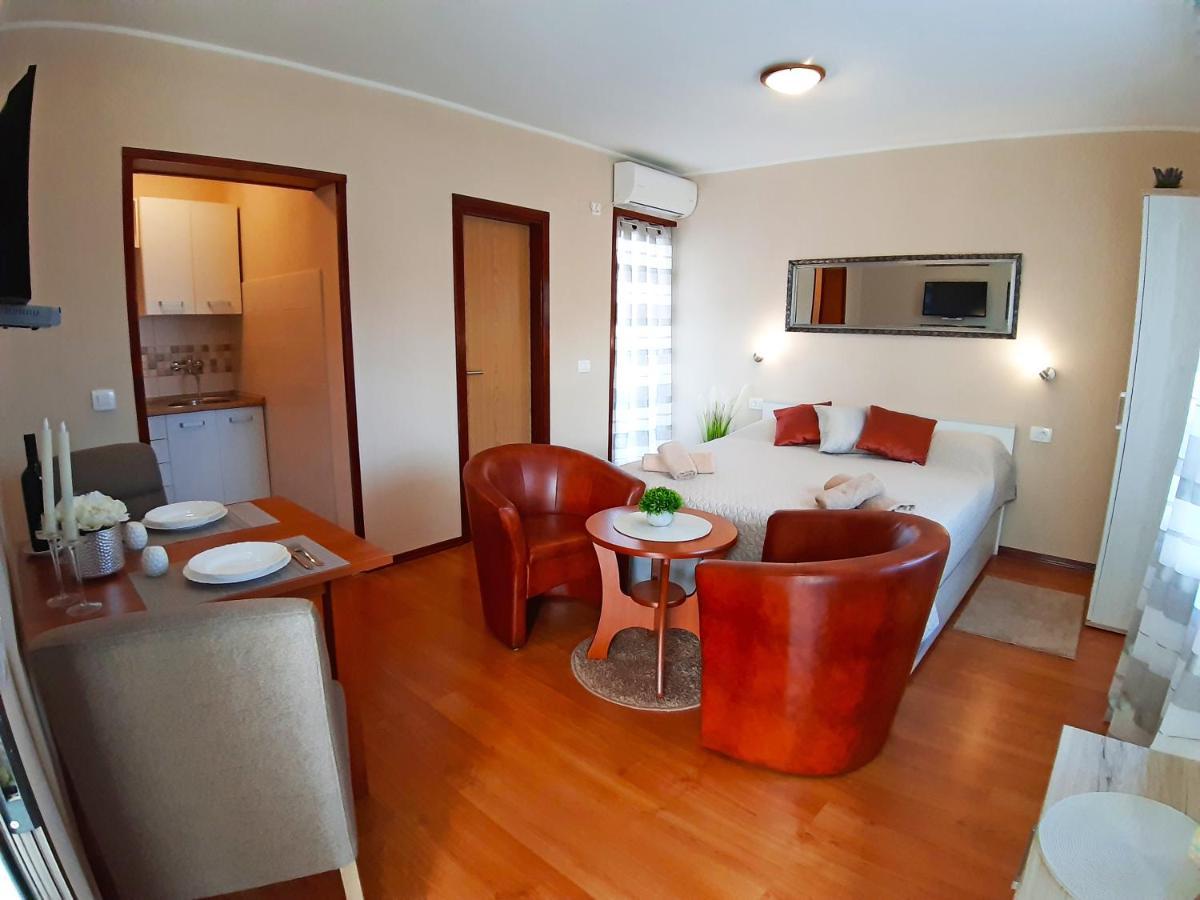 Apartments Zrinka 793 Porec Exterior photo